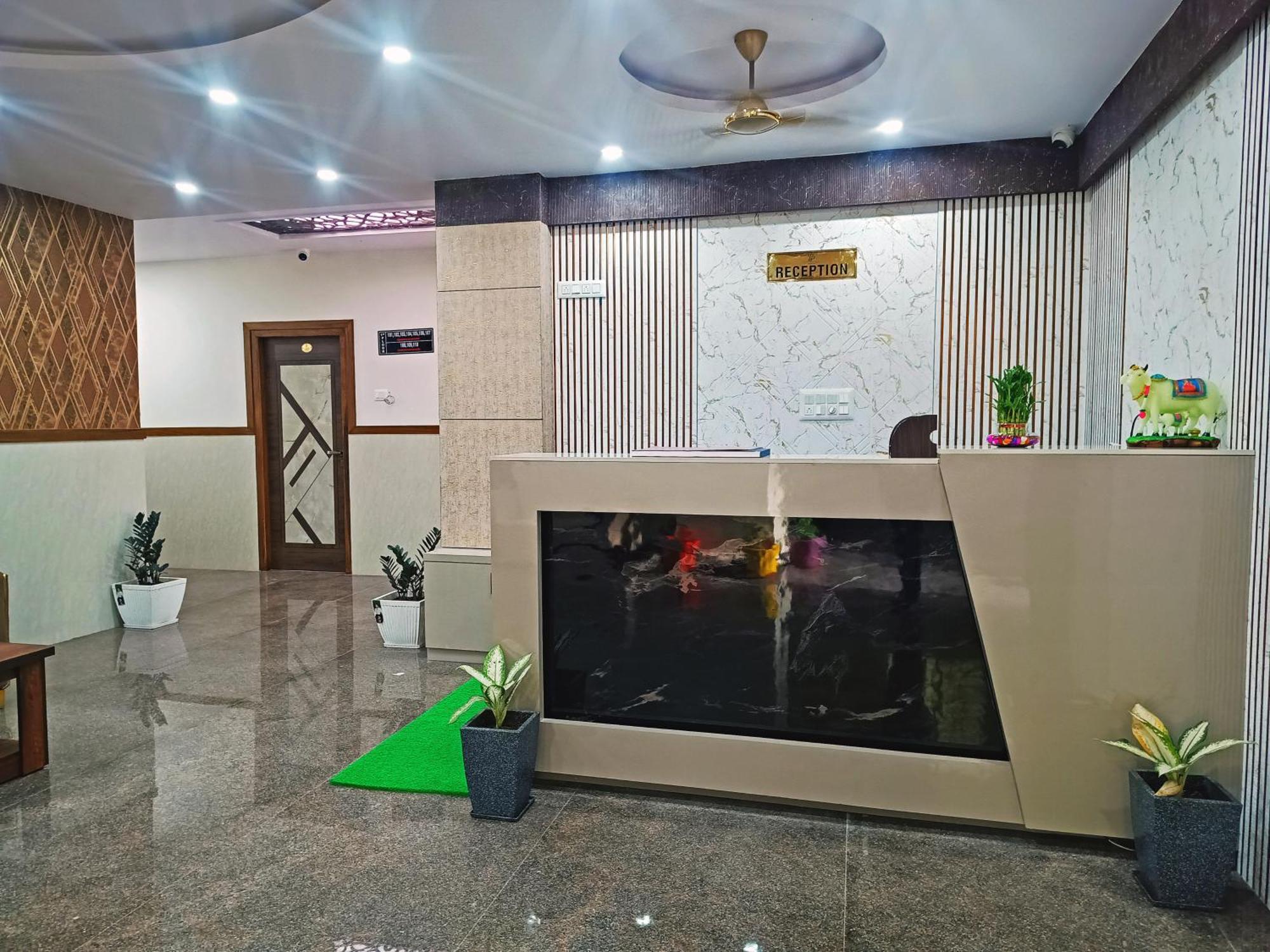 Hotel Achhu Palace 벵갈루루 외부 사진