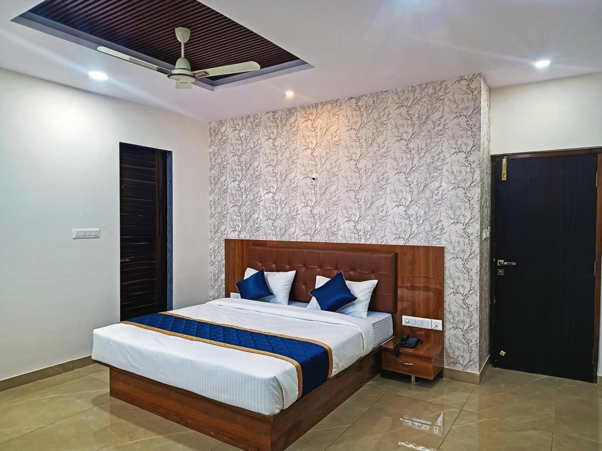 Hotel Achhu Palace 벵갈루루 외부 사진