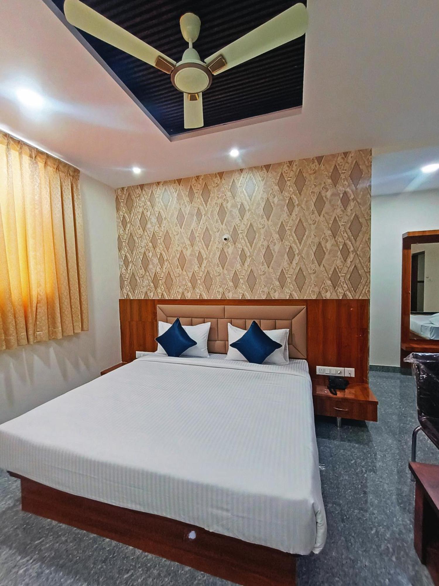 Hotel Achhu Palace 벵갈루루 외부 사진