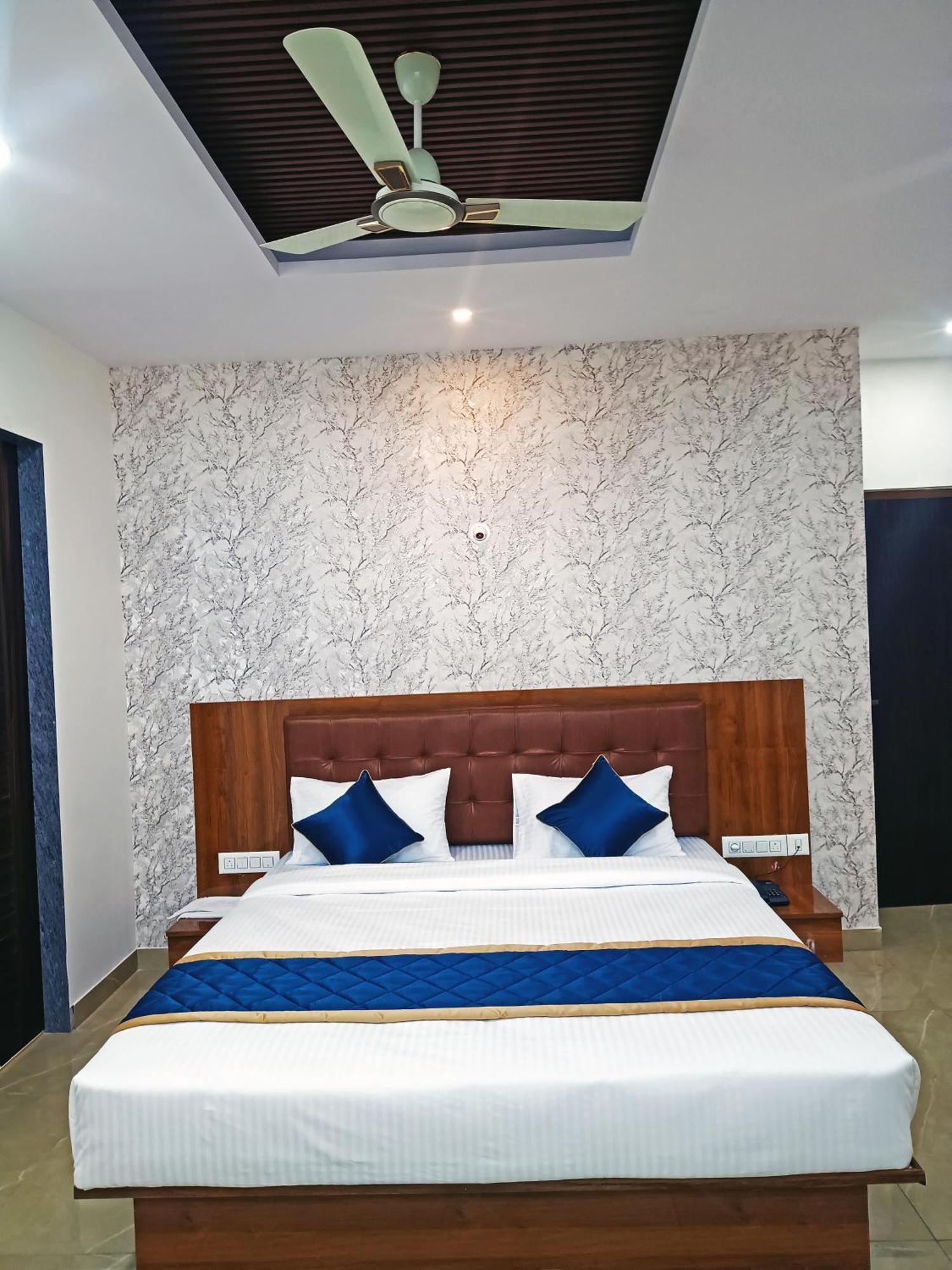 Hotel Achhu Palace 벵갈루루 외부 사진